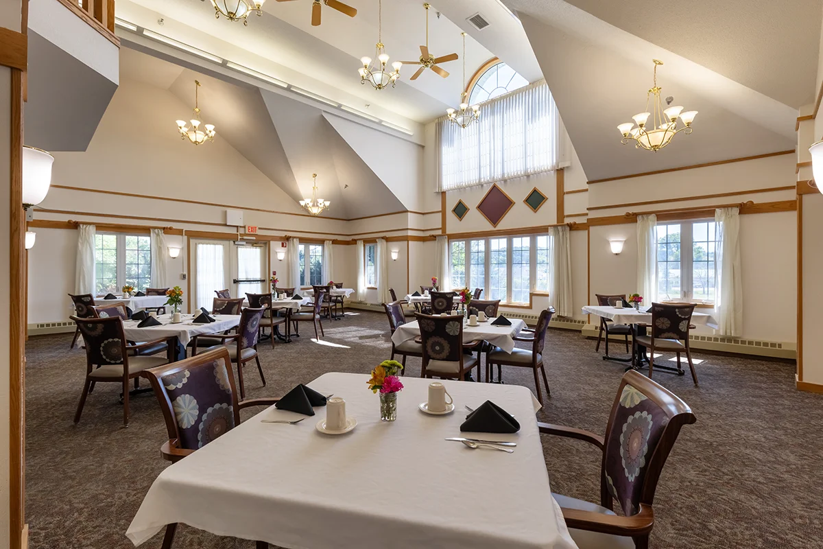 https://www.jaybirdseniorliving31.net/wp-content/uploads/2023/09/meadow-lakes_01_1200.webp