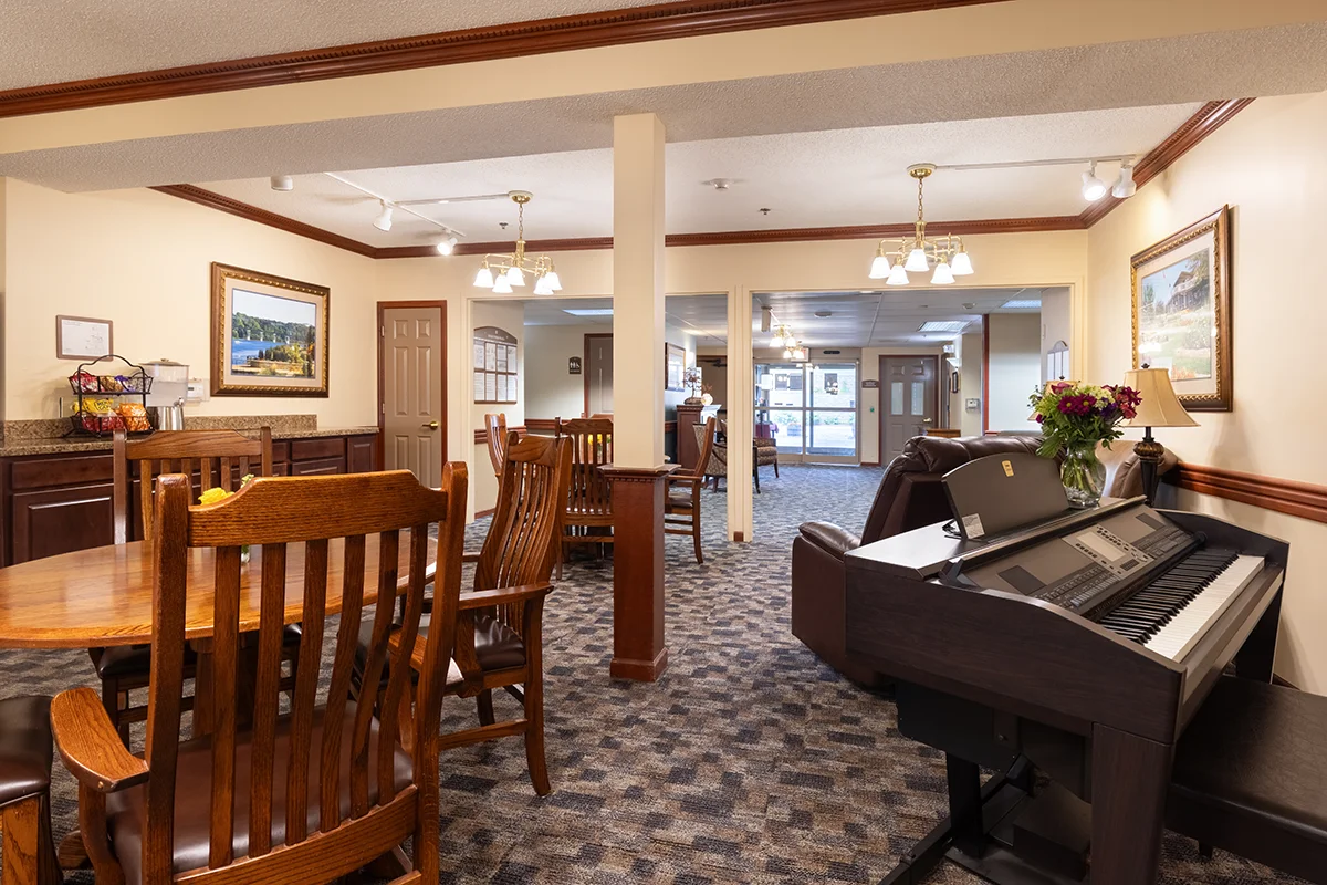 https://www.jaybirdseniorliving31.net/wp-content/uploads/2023/09/sunset-park_23_1200.webp