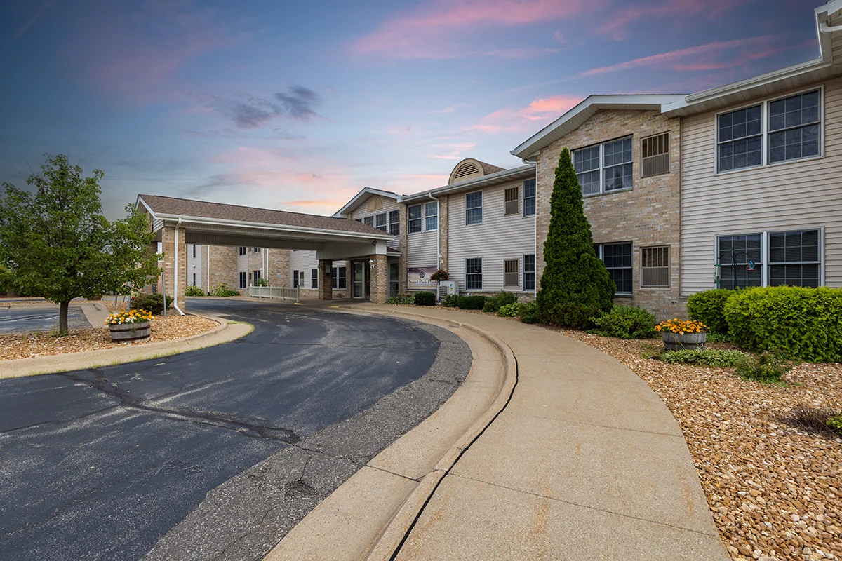 https://www.jaybirdseniorliving31.net/wp-content/uploads/2023/09/sunset-park_27_1200.webp