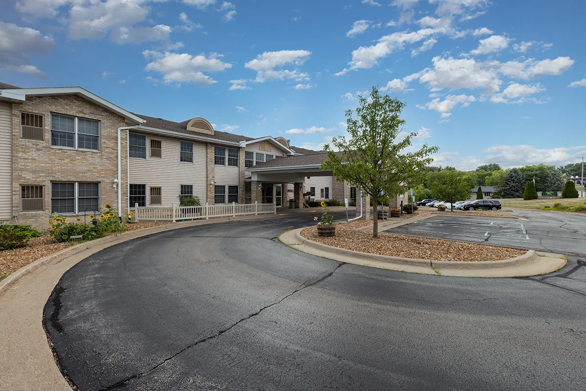 https://www.jaybirdseniorliving31.net/wp-content/uploads/2023/09/sunset-park_41_1200.webp