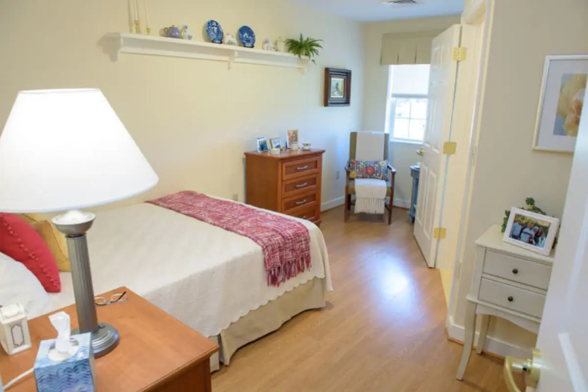 https://www.jaybirdseniorliving31.net/wp-content/uploads/2024/07/Bedroom-1.webp
